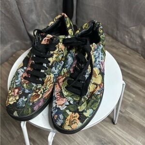 Zara Black Sneakers Low-Top Style